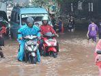 banjir-mengenangi-jalan-kh-noer-ali-atau-kalimalang-tepat-di-kolong-tol-jorr-bekasi.jpg