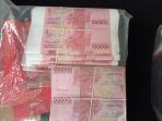 barang-bukti-uang-palsu-saat-ungkap-kasus-pencetakan-dan-pengedaran.jpg
