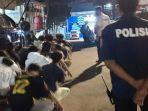 belasan-remaja-anggota-gangster-saat-digelandang-di-polres-metro-depok.jpg