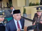 bupati-tangerang-ahmed-zaki-iskandar-saat-ditemui-di-gedung-bupati-tangerang.jpg