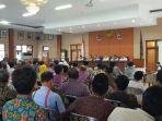 bupati-tangerang-ahmed-zaki-iskandar-saat-melakukan-audiensi-bersama-asosiasi.jpg