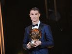 cristiano-ronaldo-saat-menerima-ballon-dor-2017-silam_20181009_163117.jpg