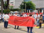 demo-mendukung-william-psi-di-depan-gedung-dprd-dki-kebon-sirih.jpg