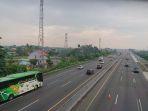 di-ruas-tol-jakarta-cikampe.jpg
