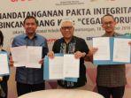 direktur-keuangan-pt-jakarta-propertindo-yuliantina-wangsawiguna-kiri.jpg