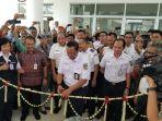 direktur-utama-pt-kai-edi-sukmoro-saat-meresmikan-skybridge-stasiun-batu-ceper.jpg