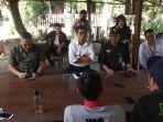diskusi-tentang-teror-ular.jpg