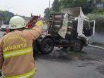 evakuasi-truk-terguling-di-tol-tb-simatupang.jpg