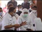 gubernur-dki-jakarta-anies-baswedan-bersama-gubernur-jawa-timur-khofifah-indar-parawansa-w.jpg