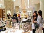 ilustrasi-belanja-di-lotte-shopping-avenue.jpg