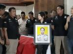 isak-tangis-keluarga-dari-satu-diantara-korban-kerusuhan-mako-brimob_20180509_193451.jpg