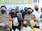jajaran-polres-metro-jakarta-pusat-telah-mengungkap-kasus-pembuatan-ganja-sintetes.jpg