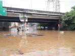 jalan-kalimalang-kolong-tol-jorr-tergenang-banjir-setinggi-satu-meter.jpg