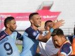 jose-wilkson-bersama-pemain-persela-lamongan.jpg