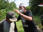 kang-dedi-harus-berbicara-dengan-keras-ketikas.jpg