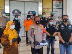kapolres-tangerang-selatan-akbp-iman-setiawan-tengah-dalam-konferensi-pers.jpg