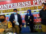 kapolrestabes-medan-kombes-pol-riko-sunarko-menggelar-konferensi-pers-terkait-artis-hana-hanifah.jpg