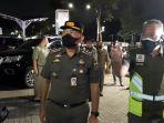 kasatpol-pp-dki-jakarta-arifin-beserta-jajaran-mendatangi-kafe-holywing.jpg