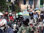 kemacetan-di-permukiman-kelurahan-pekayon-rabu-772021.jpg