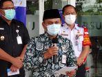 kepala-kemenag-depok-asnawi-saat-menyampaikan-testimoni-usai-divaksin-covid-19.jpg