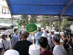 kerabat-iringi-pemakaman-jenazah.jpg