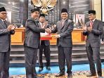 ketua-dprd-dki-dan-anies-sandi_20180518_085405.jpg