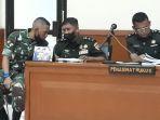 kolonel-inf-priyanto-saat-berunding-dengan-tim-penasihat-hukum.jpg