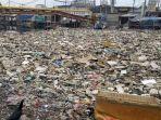 kondisi-tumpukan-sampah-sepanjang-1-kilometer-di-kali-prancis-3.jpg