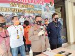 konferensi-pers-kasus-eks-pegawai-starbucks-intip-belahan-payudara.jpg