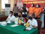 konferensi-pers-penangkapan-vokalis-deadsquad-daniel-mardhany-dan-aa-senin-352021.jpg