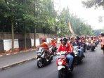 konvoi-jakmania-naik-motor.jpg