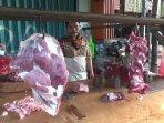 lapak-pedagang-daging-sapi-di-pasar-kramat-jati-jakarta-timur-jumat-1162021.jpg
