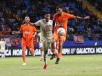 lilipaly-kontrol-bola-lawan-persija.jpg
