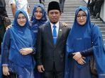 lora-fadil-bawa-tiga-istri-sekaligus-saat-pelantikan-anggota-dpr-ri-di-kompleks-senayan.jpg