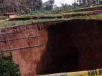 lubang-besar-sukabumi-2.jpg