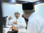 lukman-hakim-saifuddin-memimpin-rapat-internal-delegasi-amirul-hajj-di-kantor-daker-makkah.jpg