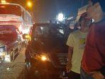 mahasiswa-dan-mobil-nissan-diamuk-massa-karena-dugaan-tabrak-lari-di-parung-bogor.jpg