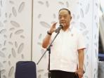 marciano-berdiri-baju-putih.jpg