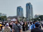 massa-aksi-bela-islam-2503-mulai-meramaikan-sekitaran-kawasan-patung-kuda.jpg