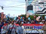massa-dari-gerakan-nasional-kedaulatan-rakyat-gnkr-melakukan-aksi-di-depan-kantor-bawaslu.jpg