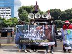 massa-forum-pemuda-peduli-jakarta-f-ppj-saat-berunjuk-rasa-depan.jpg