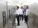 mendikbud-muhadjir-effendy-saat-meresmikan-gedung-arsip-di-bekasi-senin-2522019.jpg