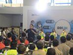 menteri-bumn-erick-thohir-sidak-petugas-layani-pemudik-di-terminal-3-bandara-soekarno-hatta.jpg