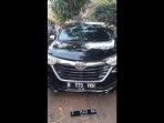 mobil-diberondong-tembakan.jpg