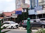mobil-parkir-di-atas-trotoar-jalan-raya-margonda-kota-depok-yang-baru-selesai-direvitalisasi.jpg