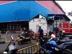 mobil-pemadam-kebakaran-masih-bersiaga-di-depan-lokasari-square.jpg