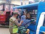 mobil-satpol-pp-anter-vaksin.jpg