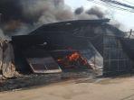pabrik-pipa-paralon-di-kosambi-kabupaten-tangerang-terbakar.jpg