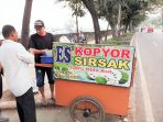 pedagang-es-kopyor_20180415_183019.jpg