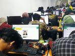 pegawai-yang-digerebek-di-kantor-pinjol-ilegal-di-kawasan-pantai-indah-kapuk.jpg